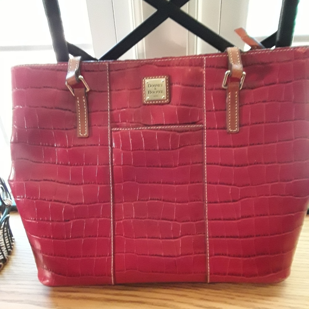 Knock out gorgeous red Dooney and Bourke bag!